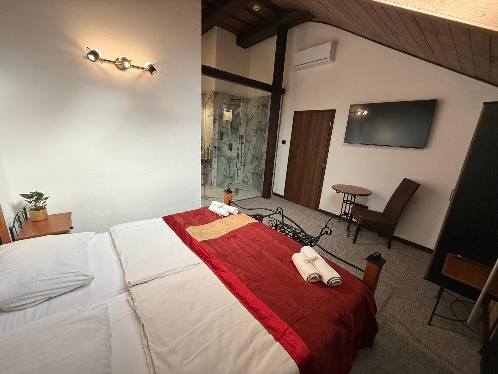 Hotel Plzensky Dvur Frýdek-Místek Eksteriør billede