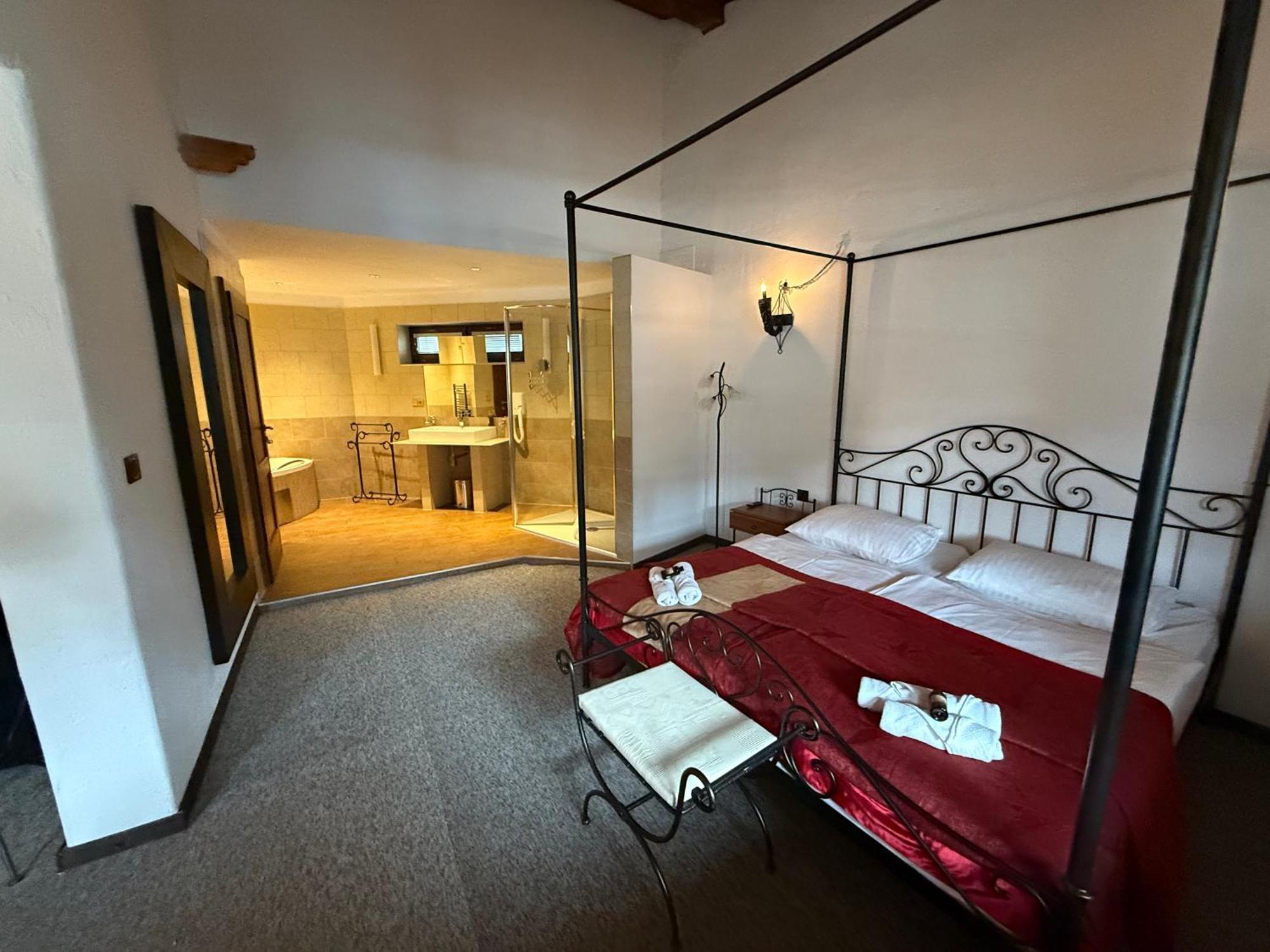 Hotel Plzensky Dvur Frýdek-Místek Eksteriør billede